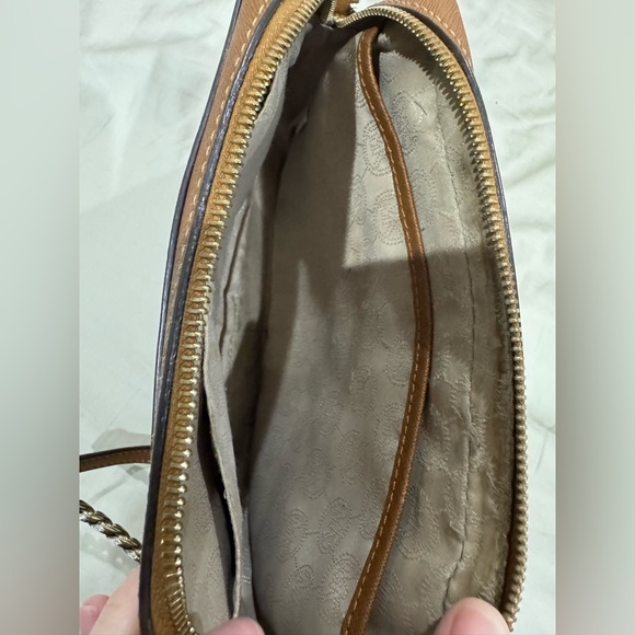 Michael Kors East West Jet Set Large Crossbody Bag - Picture 9 of 10